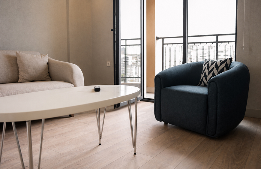 Atayurt Öğrenci Yurdu ortak yaşam alanı dinlenme salonu ve balkon manzarası